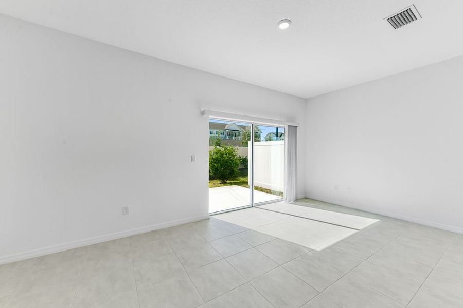 Spacious, unfurnished interior of a new home in Vinterra Townhomes, Nokomis (Image 7).