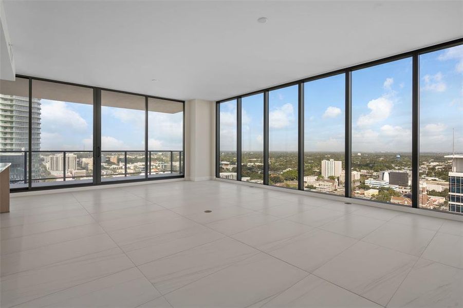 Spacious, unfurnished interior of a new home in , St. Petersburg (Image 20).