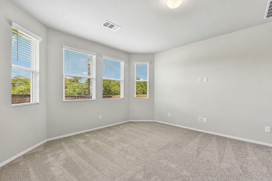Spacious, unfurnished interior of a new home in Edgebrooke, Pflugerville (Image 17).