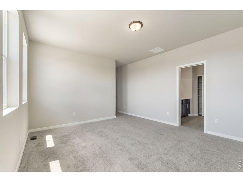 Spacious, unfurnished interior of a new home in Hidden Creek, Frederick (Image 27).