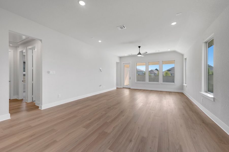 Spacious, unfurnished interior of a new home in Treeline, Justin (Image 15).