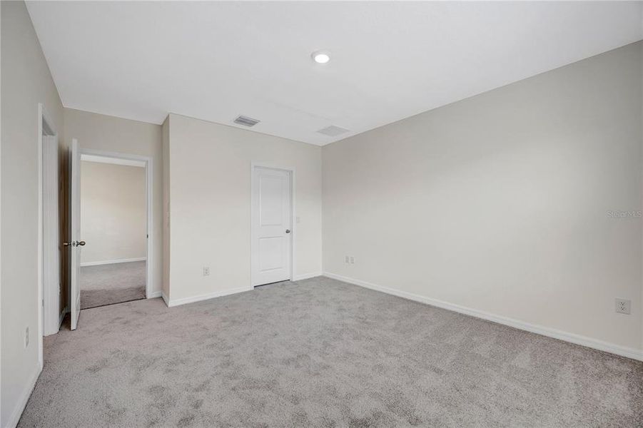 Spacious, unfurnished interior of a new home in , Wesley Chapel (Image 48).