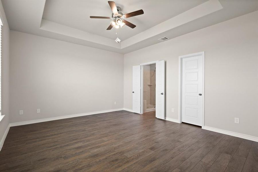Spacious, unfurnished interior of a new home in Rocky Creek Crossing, Fort Worth (Image 10).