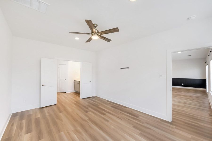 Spacious, unfurnished interior of a new home in Sorella, Tomball (Image 12). Spacious, unfurnished interior of a new home in Sorella, Tomball (Image 12).