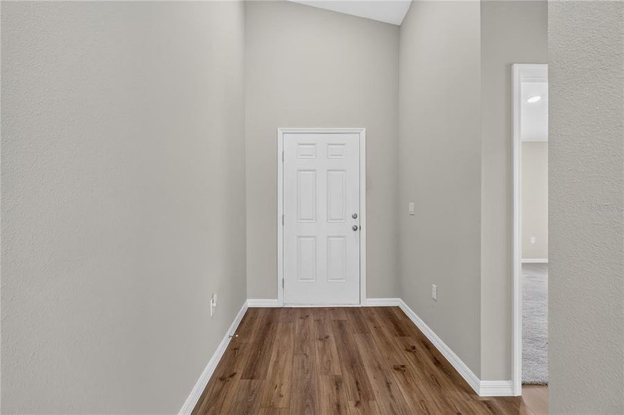 Spacious, unfurnished interior of a new home in Forest Lake, Davenport (Image 23).