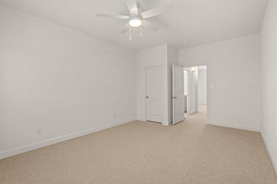 Spacious, unfurnished interior of a new home in The Bluffs at Parks of Aledo, Aledo (Image 22).