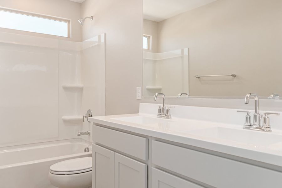 Lot 60 | Bathroom 2 | Antelope | Bentridge – Canyon Series | Buckeye, AZ | Landsea Homes