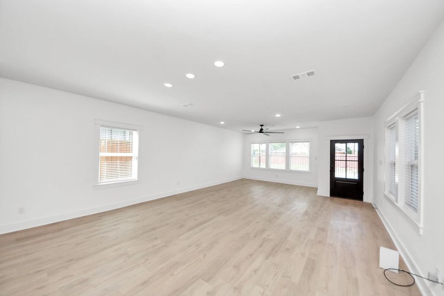 Spacious, unfurnished interior of a new home in , Houston (Image 20).
