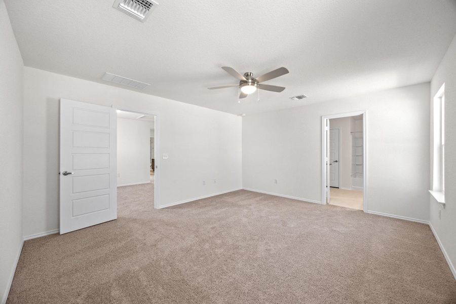 Spacious, unfurnished interior of a new home in Creekside at Estancia, Austin (Image 22).