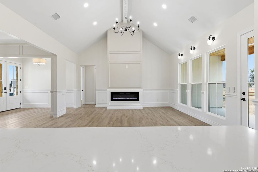 Spacious, unfurnished interior of a new home in , Bandera (Image 36).