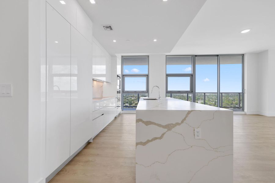 220 Lake Shore Drive - 12.jpg-FULL