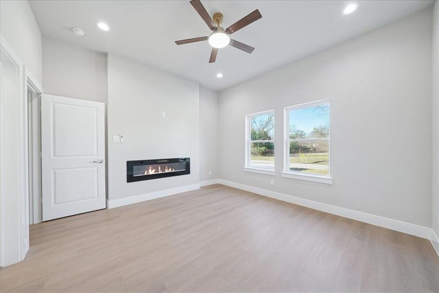 Spacious, unfurnished interior of a new home in , Waxahachie (Image 16).