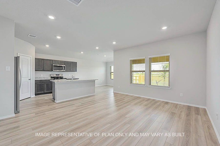 Spacious, unfurnished interior of a new home in Pleasant Hill, Bryan (Image 15).