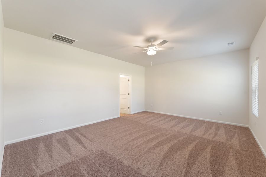 Spacious, unfurnished interior of a new home in Dove Hollow, Chesnee (Image 21).