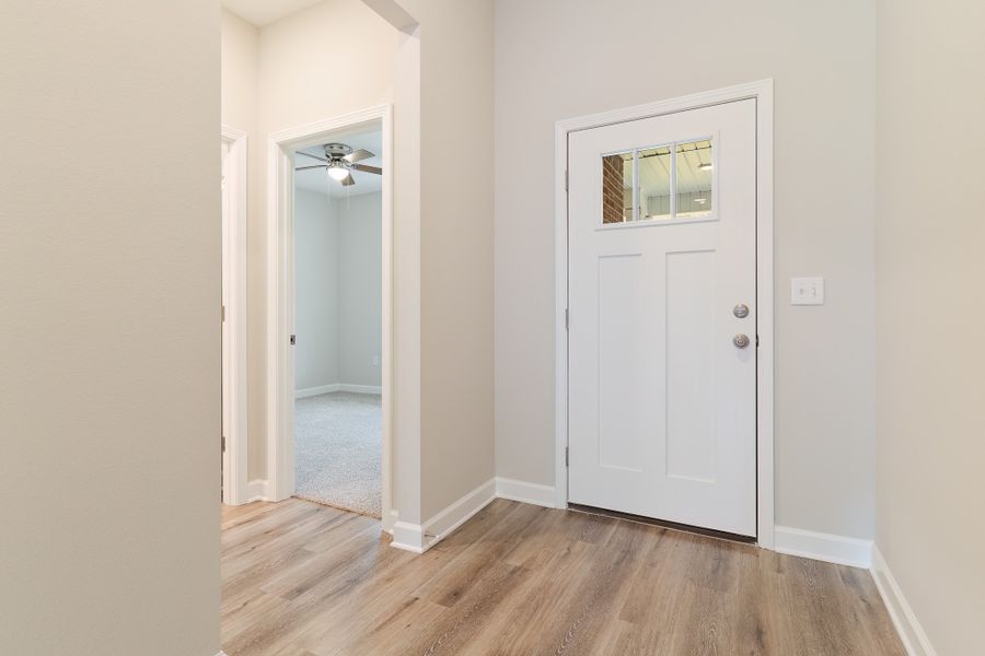 Representative unfurnished interior of a home built from the Maybell III by CJL Homes in McCarthy Estates, Defuniak Springs (Image 20).