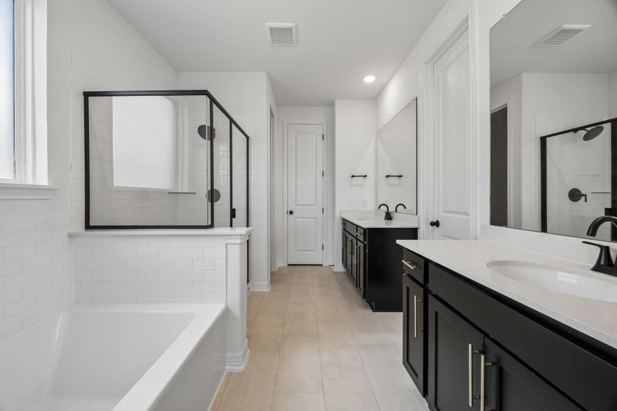 Furnished interior view inside a new home in Brookewater, Rosenberg (Image 9).