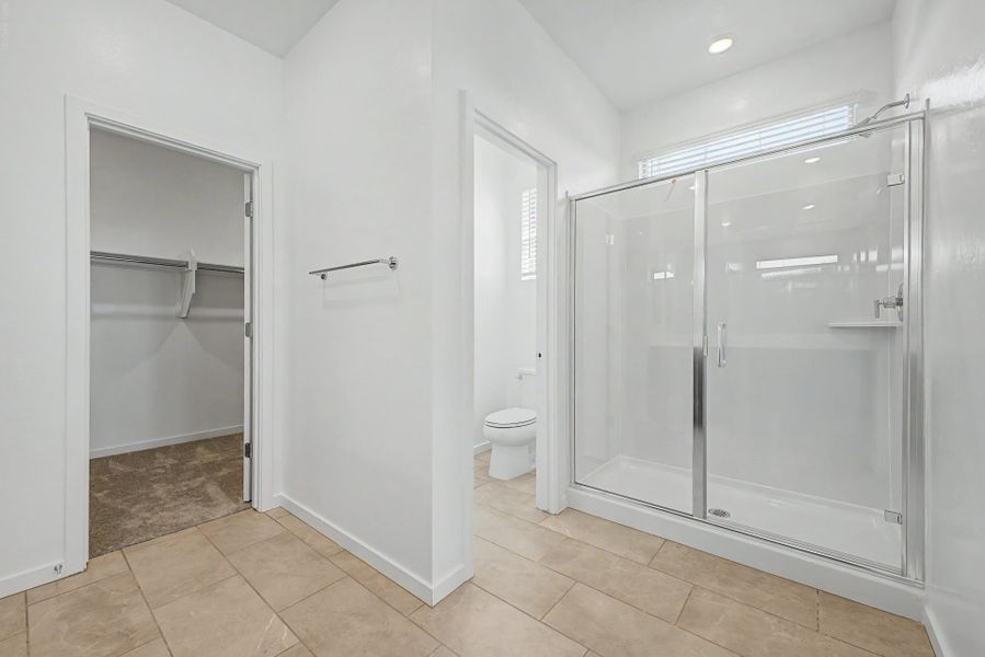 Spacious, unfurnished interior of a new home in Copper Falls, Buckeye (Image 8).