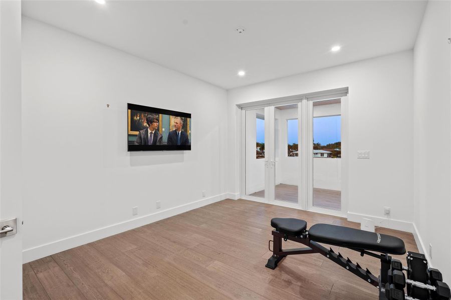 Spacious, unfurnished interior of a new home in , Pompano Beach (Image 19).