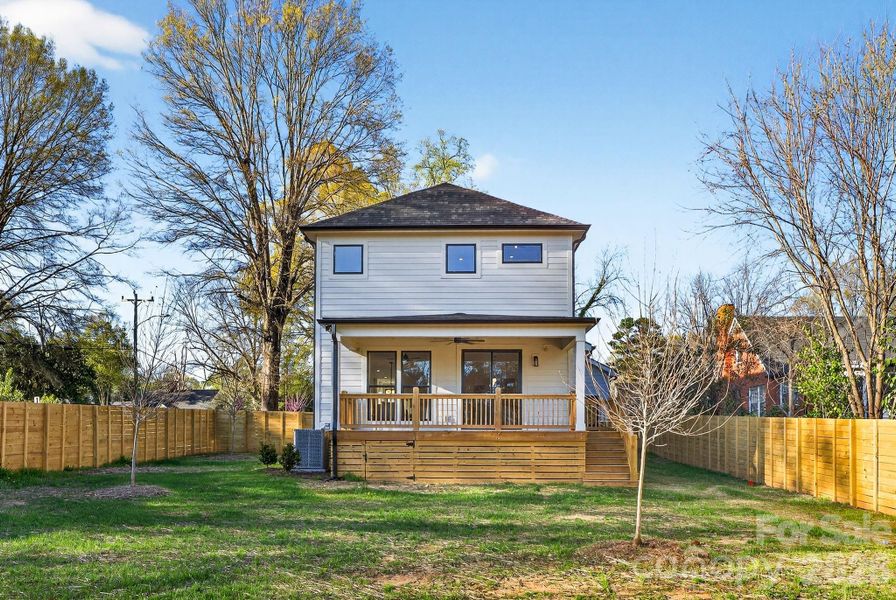 Exterior details and patio area of a home in , Charlotte (Image 4).
