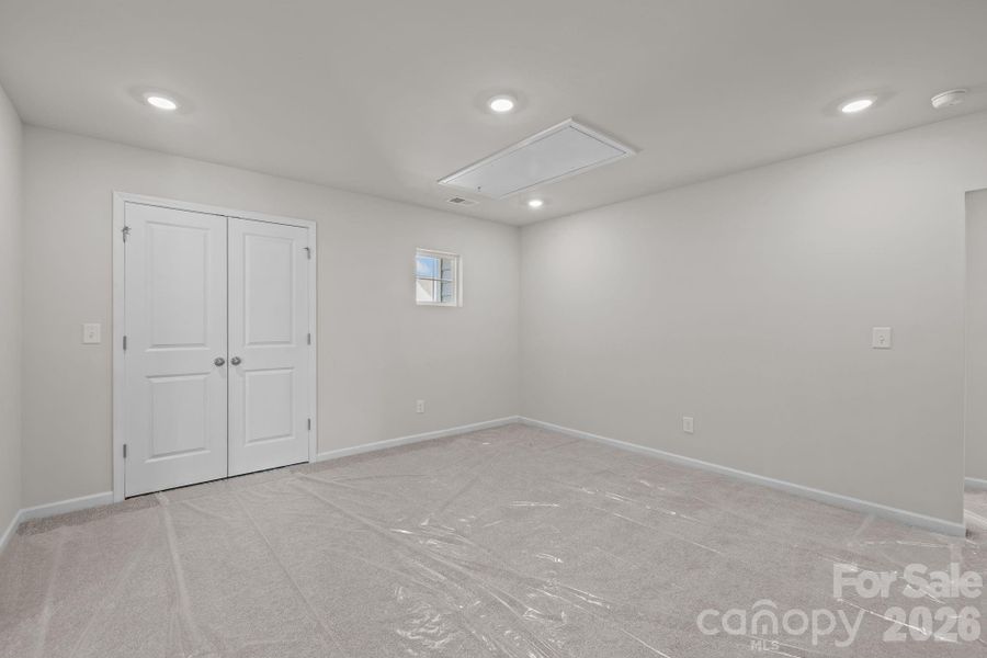 Spacious, unfurnished interior of a new home in McFarland Estates, York (Image 25).