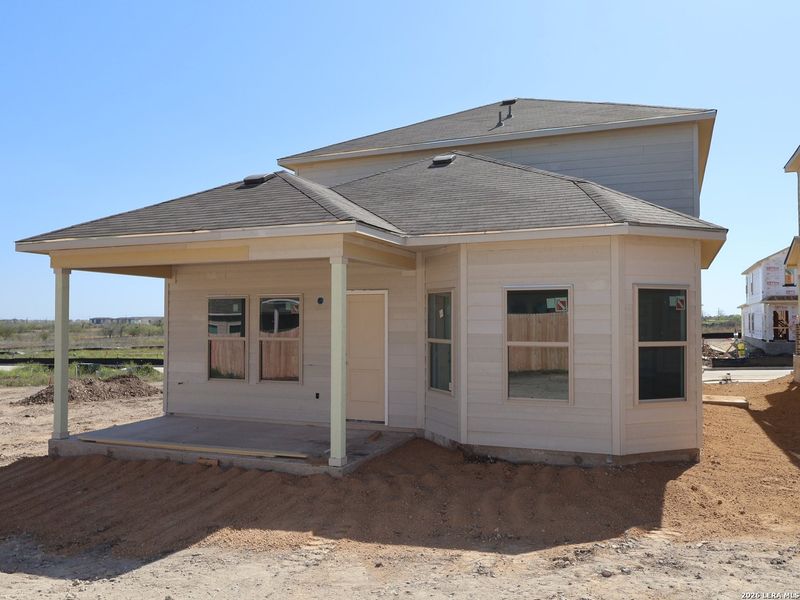Exterior details and patio area of a home in Paloma Park, Converse (Image 4).