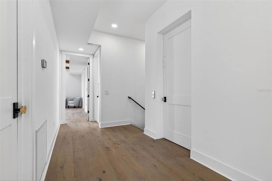 Spacious, unfurnished interior of a new home in , Treasure Island (Image 24).