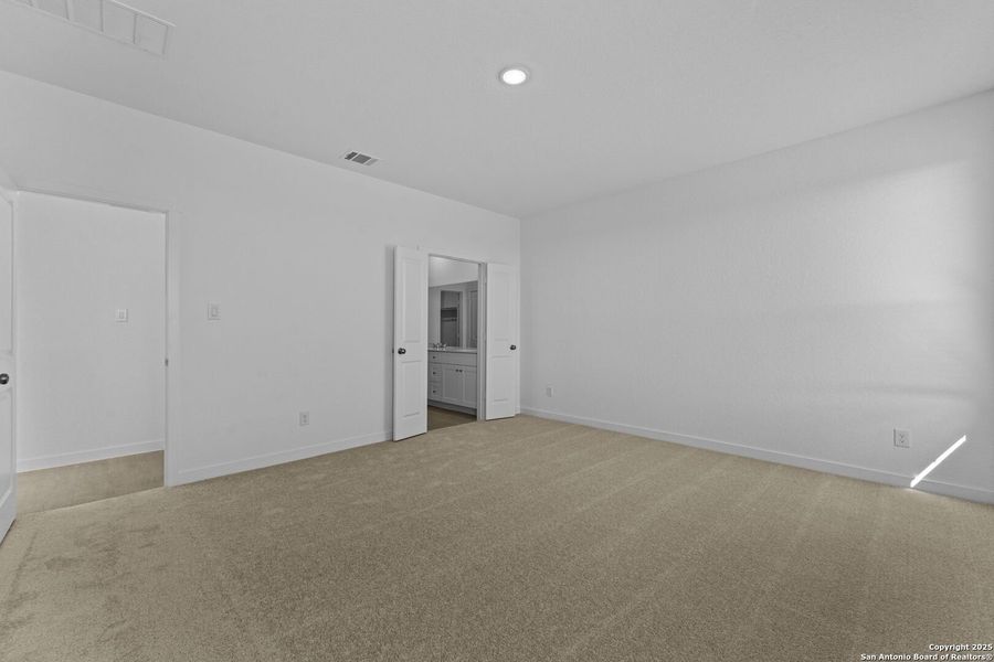 Spacious, unfurnished interior of a new home in Waterwheel: Coastline Collection, San Antonio (Image 10).
