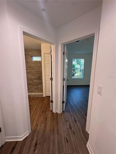 Spacious, unfurnished interior of a new home in , Bradenton (Image 12).