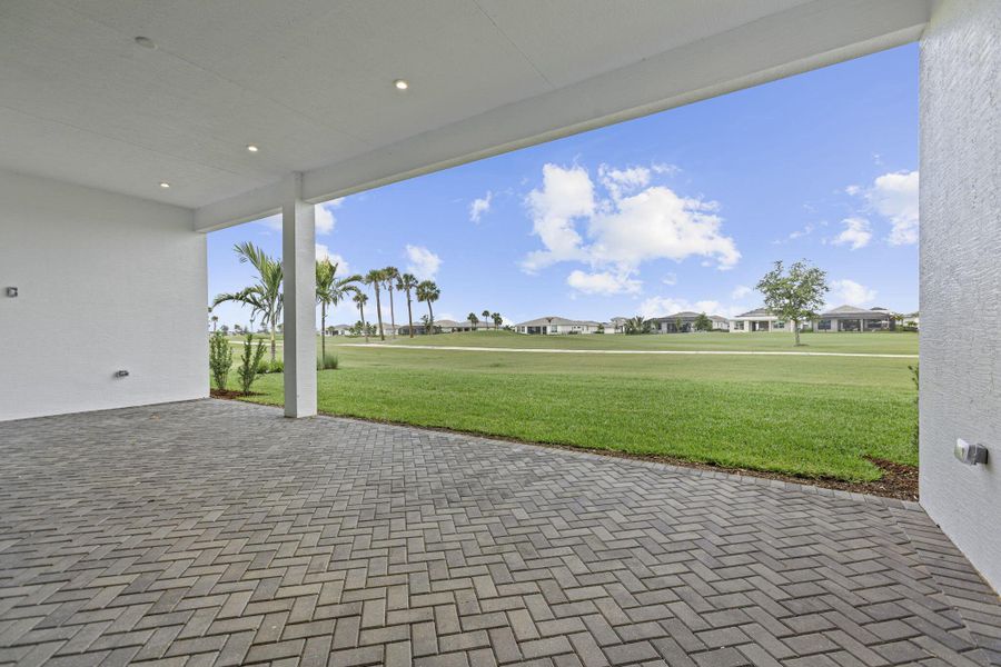Spacious, unfurnished interior of a new home in Astor Creek Golf & Country Club, Port St. Lucie (Image 24).