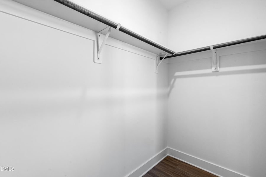 Walk-in Closet - DSC04607