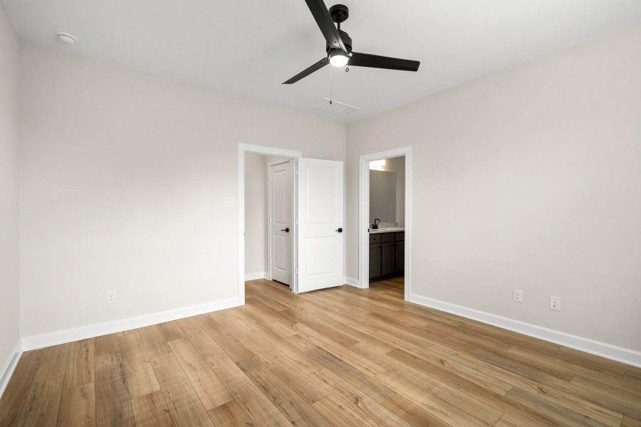 Spacious, unfurnished interior of a new home in Wedgewood Forest, Conroe (Image 19).