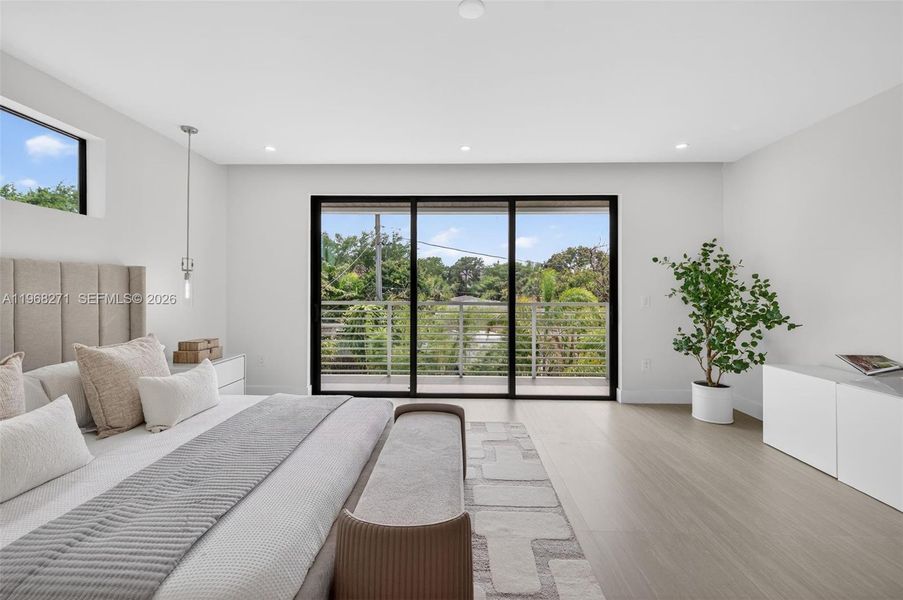 Furnished interior view inside a new home in , Fort Lauderdale (Image 70).