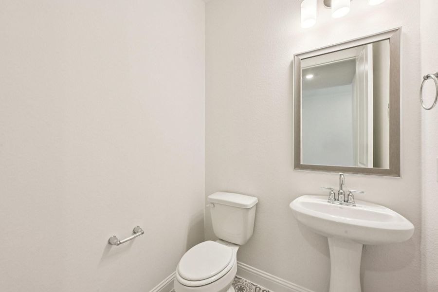 Furnished interior view inside a new home in Evergreen 55', Conroe (Image 18).