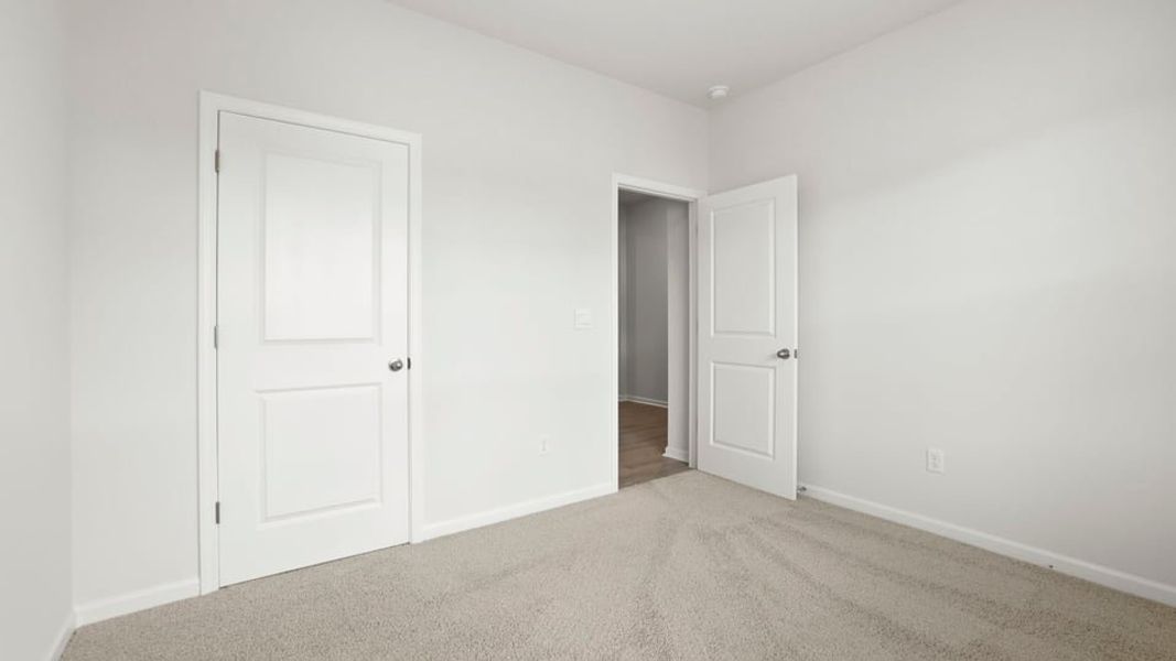Spacious, unfurnished interior of a new home in Sherwood Gardens, Landrum (Image 19).