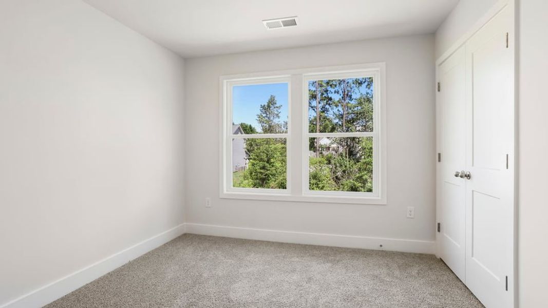 Spacious, unfurnished interior of a new home in Ken's Crossing, Moore (Image 24).