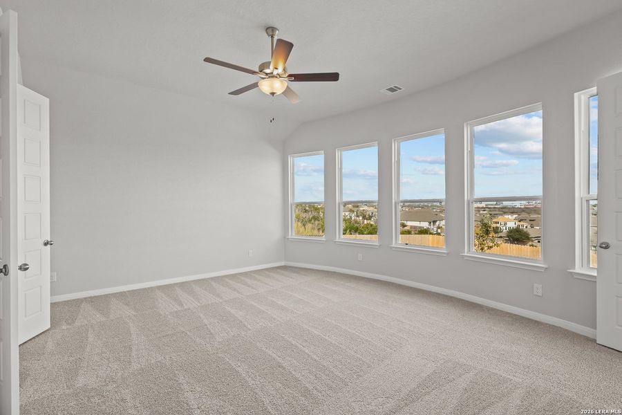 Spacious, unfurnished interior of a new home in Ladera, San Antonio (Image 15).