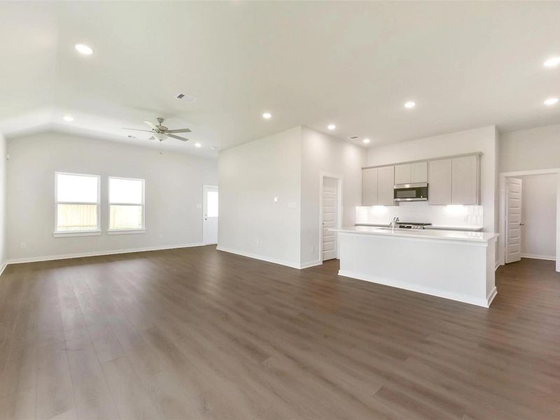 Spacious, unfurnished interior of a new home in River Ranch Meadows, Dayton (Image 21).