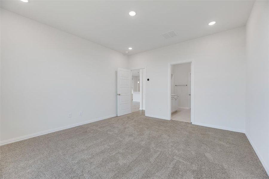 Spacious, unfurnished interior of a new home in Spiritas Ranch, Little Elm (Image 12). Spacious, unfurnished interior of a new home in Spiritas Ranch, Little Elm (Image 12).