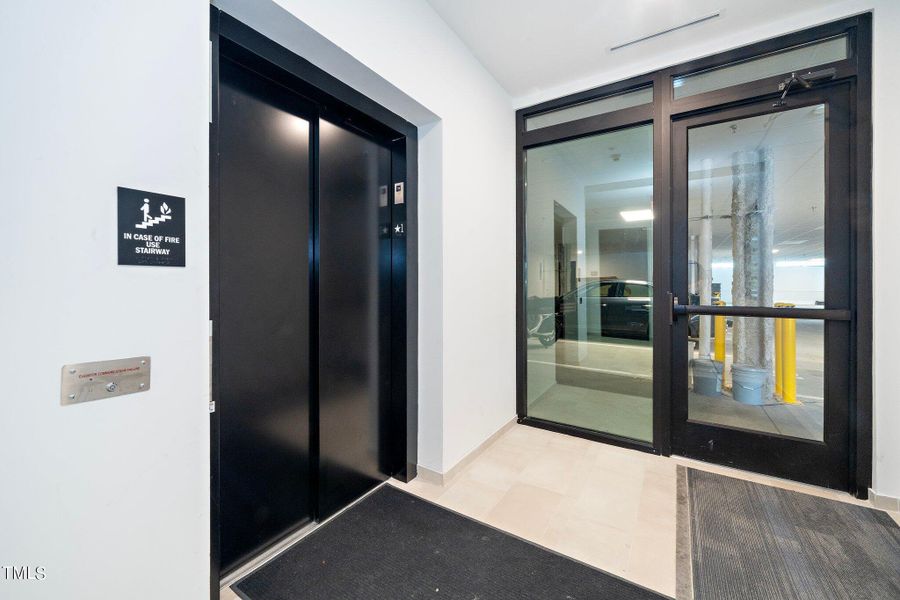 4-web-or-mls-615 W Peace St 306 (18 of 2