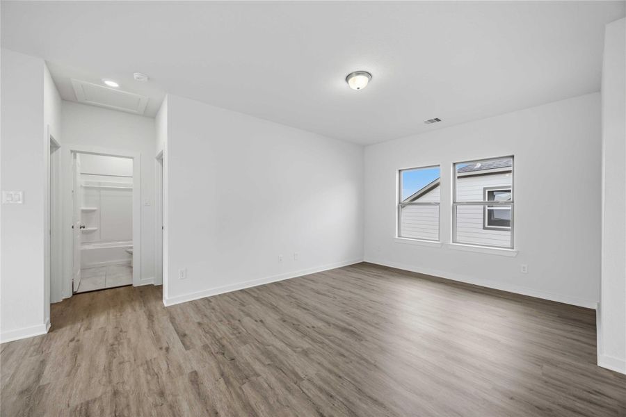 Spacious, unfurnished interior of a new home in La Segarra 40', Brookshire (Image 26). Spacious, unfurnished interior of a new home in La Segarra 40', Brookshire (Image 26).