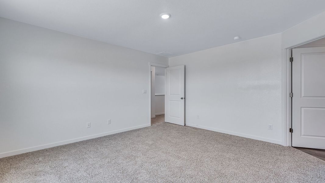 Spacious, unfurnished interior of a new home in Vista Meadows, Fort Lupton (Image 17).