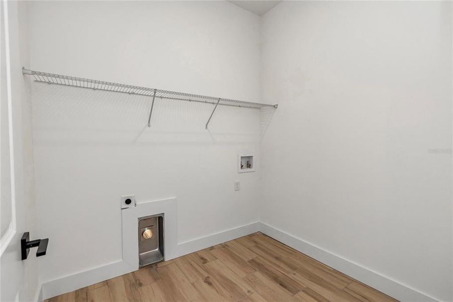 Spacious, unfurnished interior of a new home in , Dunnellon (Image 23).