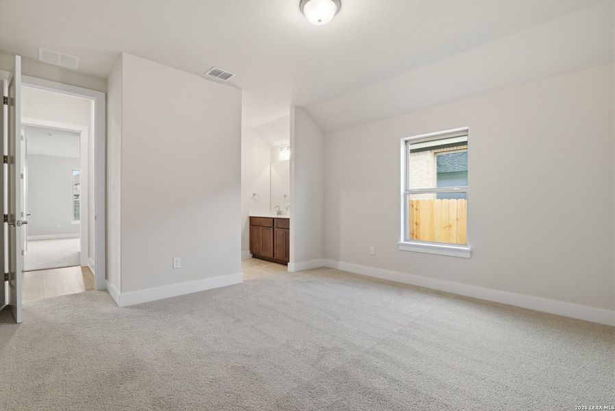 Spacious, unfurnished interior of a new home in Legacy at Lake Dunlap, New Braunfels (Image 28).