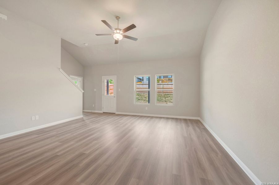 Spacious, unfurnished interior of a new home in Mesquite Ridge, San Antonio (Image 14).