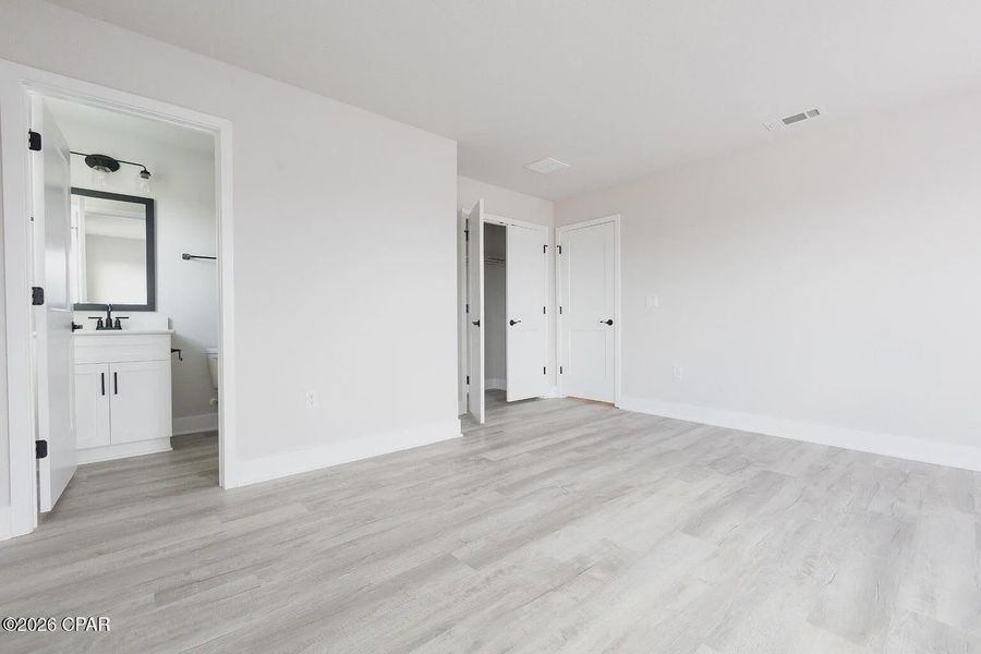 Spacious, unfurnished interior of a new home in Parkbrook, Panama City (Image 8).