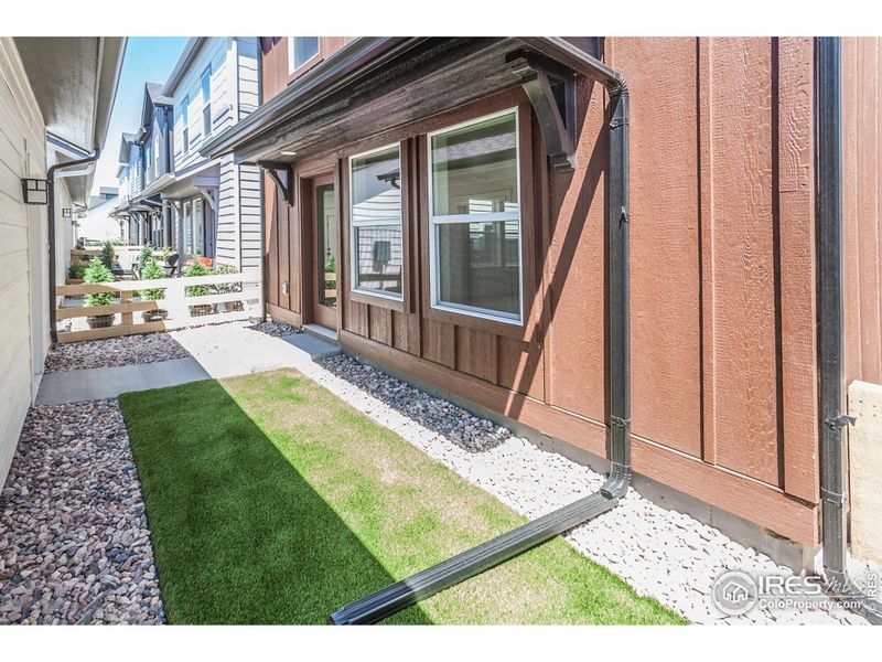 Detached Garage and enclosed yard