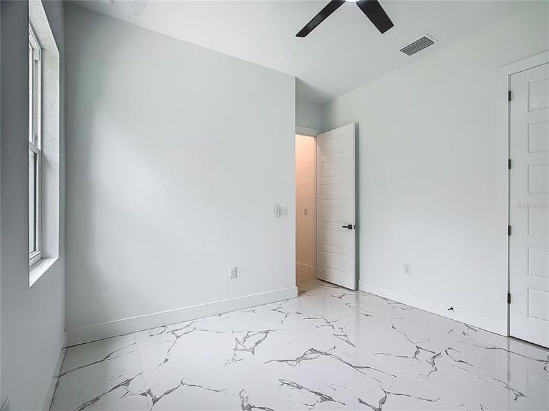 Spacious, unfurnished interior of a new home in , Plant City (Image 39).