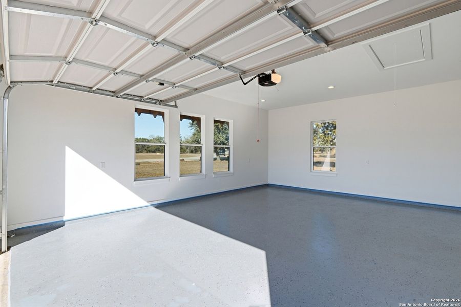 Spacious, unfurnished interior of a new home in , Bandera (Image 23).