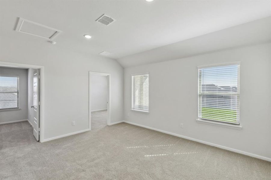 Spacious, unfurnished interior of a new home in Stonehaven, Seagoville (Image 23).