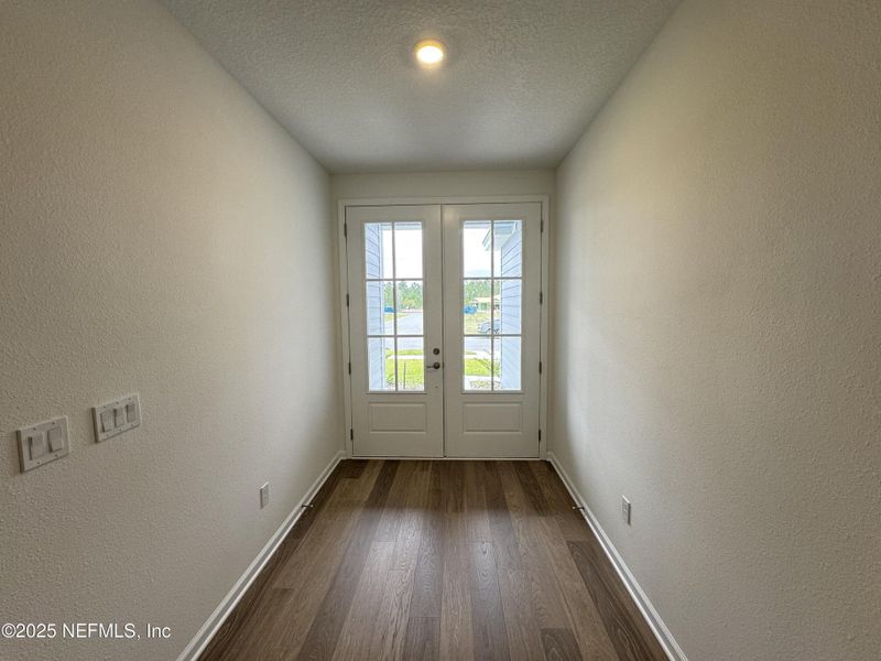 Spacious, unfurnished interior of a new home in Hyland Trail, Green Cove Springs (Image 25).